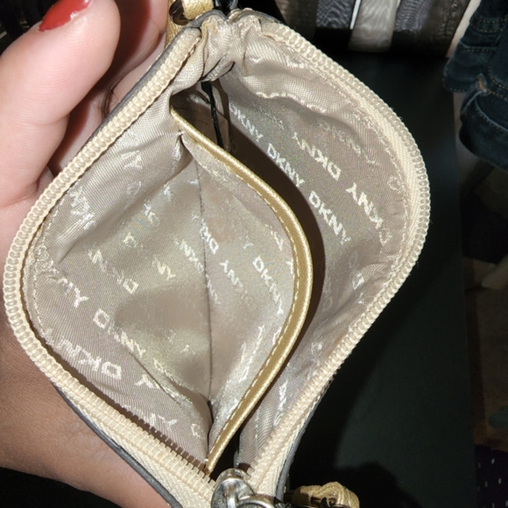 DKNY‎ wristlet - Picture 3 of 3